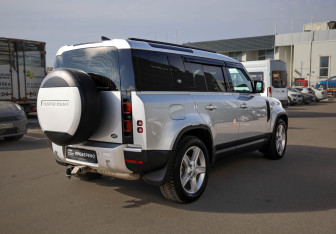 Подержанный автомобиль Land Rover Defender Suv 2021 года (7 фото)