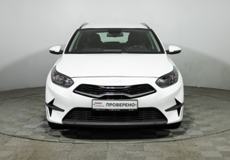 Подержанный автомобиль Kia Ceed Wagon 2021 года (2 фото)