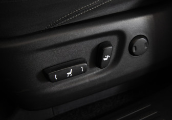 Подержанный автомобиль Toyota Land Cruiser Prado 2016 года (23 фото)