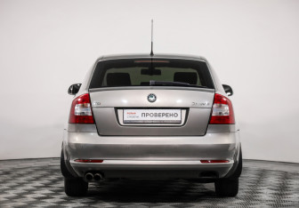 Подержанный автомобиль Skoda Octavia Liftback 2010 года (5 фото)