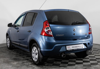 Подержанный автомобиль Renault Sandero 2012 года (7 фото)