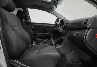 Подержанный автомобиль Toyota Avensis Sedan 2008 года (21 фото)