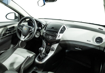 Подержанный автомобиль Chevrolet Cruze Hatchback 2013 года (9 фото)