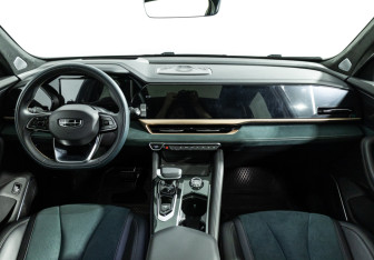 Подержанный автомобиль Geely Monjaro 2023 года (13 фото)