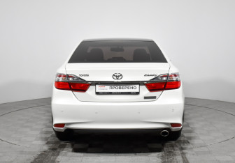 Подержанный автомобиль Toyota Camry Sedan 2016 года (6 фото)
