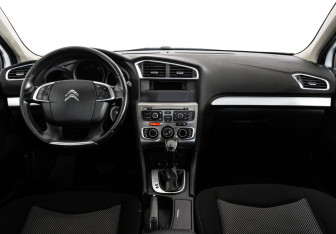 Подержанный автомобиль Citroen C4 Sedan 2018 года (10 фото)