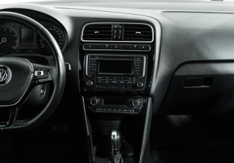 Подержанный автомобиль Volkswagen Polo Sedan 2017 года (14 фото)