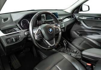 Подержанный автомобиль BMW X1 2021 года (11 фото)
