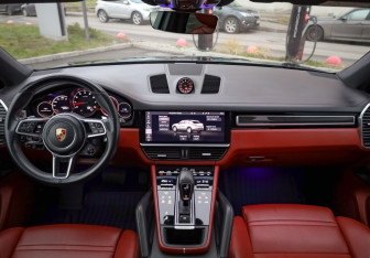 Подержанный автомобиль Porsche Cayenne 2019 года (11 фото)