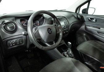 Подержанный автомобиль Renault Kaptur 2018 года (11 фото)