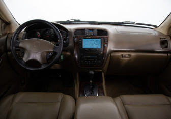 Подержанный автомобиль Acura MDX 2002 года (9 фото)