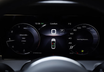 Подержанный автомобиль Hongqi H5 2023 года (15 фото)