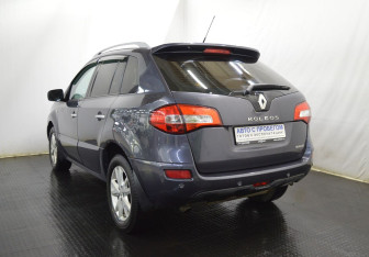 Подержанный автомобиль Renault Koleos 2010 года (7 фото)