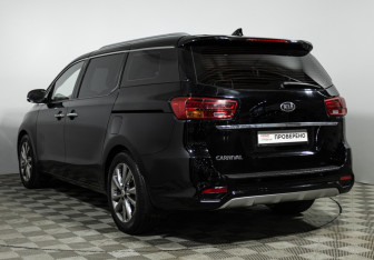 Подержанный автомобиль Kia Carnival 2018 года (7 фото)