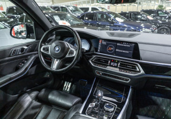 Подержанный автомобиль BMW X5 2022 года (15 фото)