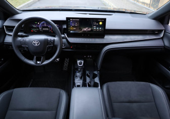 Подержанный автомобиль Toyota Camry Sedan 2024 года (8 фото)