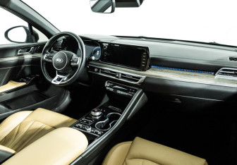 Подержанный автомобиль Kia K5 2020 года (9 фото)