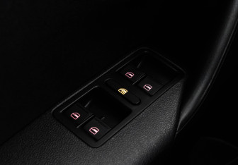 Подержанный автомобиль Volkswagen Polo Sedan 2016 года (16 фото)