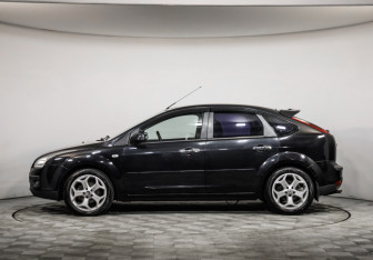 Подержанный автомобиль Ford Focus Hatchback 2006 года (8 фото)