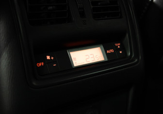 Подержанный автомобиль Nissan Pathfinder 2015 года (25 фото)