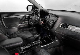Подержанный автомобиль Mitsubishi Outlander 2018 года (13 фото)