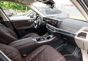 Подержанный автомобиль BMW X5 2024 года (12 фото)