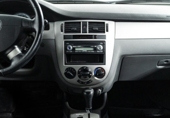 Подержанный автомобиль Chevrolet Lacetti Sedan 2010 года (14 фото)