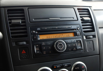 Подержанный автомобиль Nissan Tiida Hatchback 2008 года (12 фото)