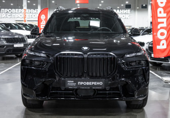 Подержанный автомобиль BMW X7 2023 года (4 фото)