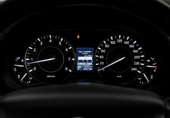 Подержанный автомобиль Nissan Patrol 2014 года (22 фото)