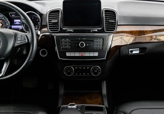 Подержанный автомобиль Mercedes-Benz GLE 2016 года (15 фото)