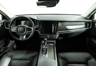 Подержанный автомобиль Volvo V90 Cross Country 2017 года (13 фото)