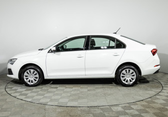 Подержанный автомобиль Skoda Rapid Liftback 2021 года (8 фото)