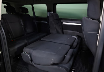 Подержанный автомобиль Peugeot Traveller 2021 года (26 фото)