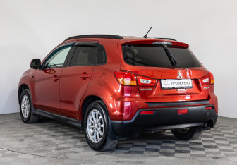 Подержанный автомобиль Mitsubishi ASX 2010 года (7 фото)