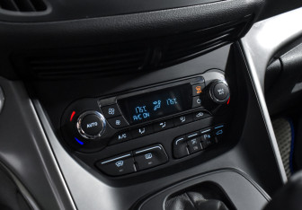 Подержанный автомобиль Ford Kuga 2015 года (17 фото)