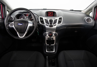 Подержанный автомобиль Ford Fiesta Hatchback 2011 года (9 фото)