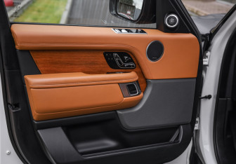 Подержанный автомобиль Land Rover Range Rover 2020 года (25 фото)