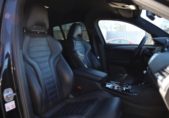 Подержанный автомобиль BMW X4 2021 года (9 фото)