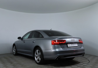 Подержанный автомобиль Audi A6 Sedan 2012 года (8 фото)