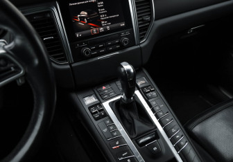 Подержанный автомобиль Porsche Macan 2016 года (23 фото)