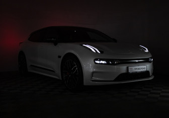 Подержанный автомобиль Zeekr 001 2023 года (34 фото)