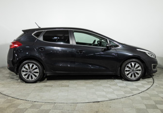 Подержанный автомобиль Kia Ceed Hatchback 2015 года (4 фото)