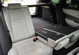 Подержанный автомобиль Land Rover Range Rover Velar 2017 года (33 фото)