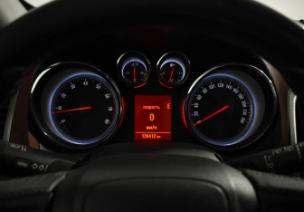 Подержанный автомобиль Opel Astra Hatchback 2012 года (17 фото)