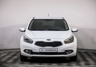 Подержанный автомобиль Kia Ceed Hatchback 2012 года (2 фото)