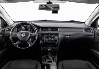 Подержанный автомобиль Skoda Superb Liftback 2014 года (10 фото)