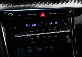 Подержанный автомобиль Kia Carnival 2021 года (17 фото)