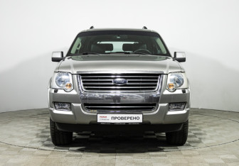 Подержанный автомобиль Ford Explorer 2008 года (2 фото)
