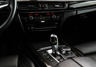 Подержанный автомобиль BMW X5 2016 года (13 фото)
